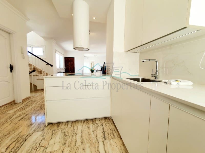 4 soveværelse Byhus til salg i Costa Adeje med garage - € 1.650.000 (Ref: 5286747)