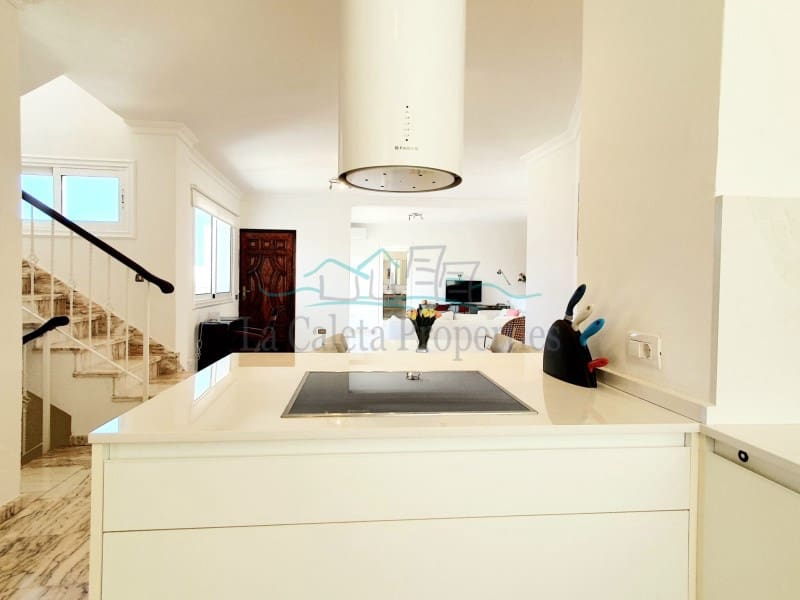 4 soveværelse Byhus til salg i Costa Adeje med garage - € 1.650.000 (Ref: 5286747)