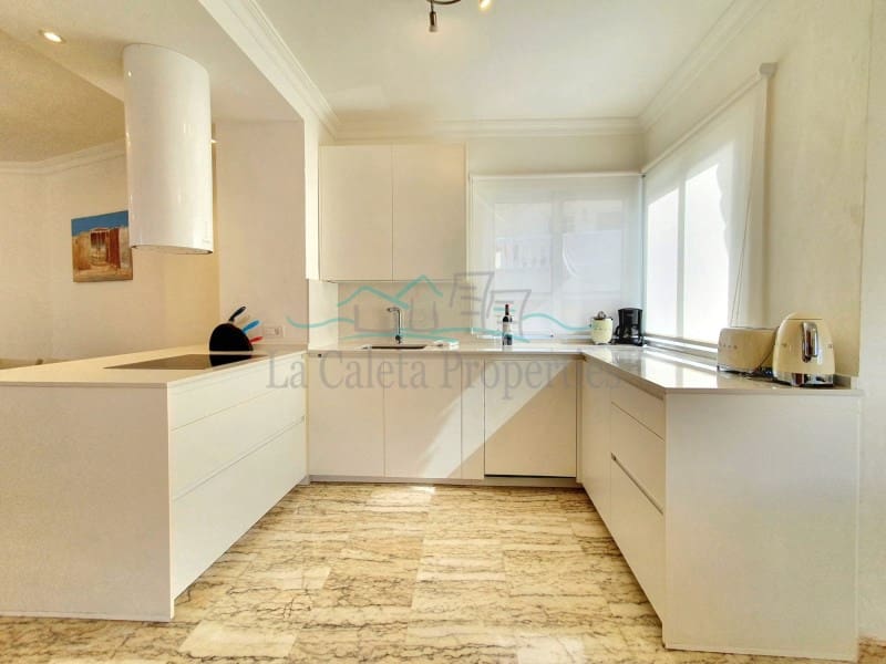 4 soveværelse Byhus til salg i Costa Adeje med garage - € 1.650.000 (Ref: 5286747)