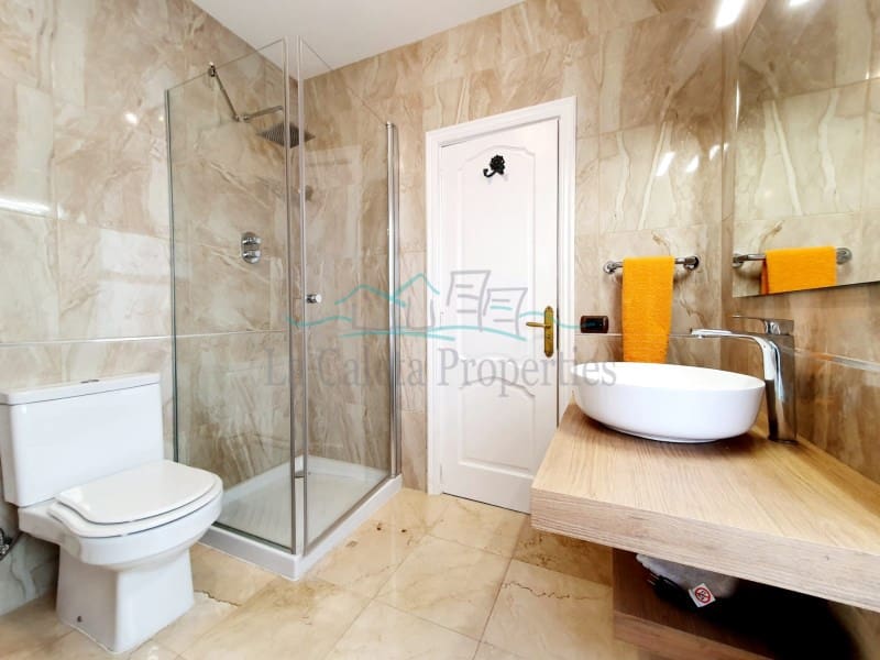 4 soveværelse Byhus til salg i Costa Adeje med garage - € 1.650.000 (Ref: 5286747)