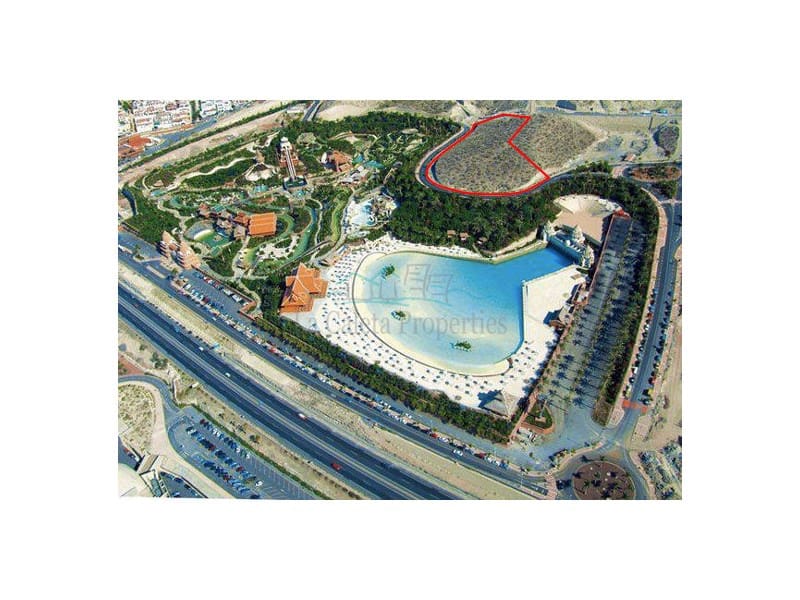 Villa for sale in Costa Adeje with garage - € 2,700,000 (Ref: 6648321)