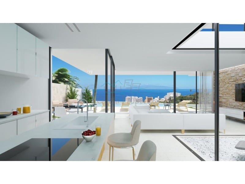 Villa for sale in Costa Adeje with garage - € 2,700,000 (Ref: 6648321)