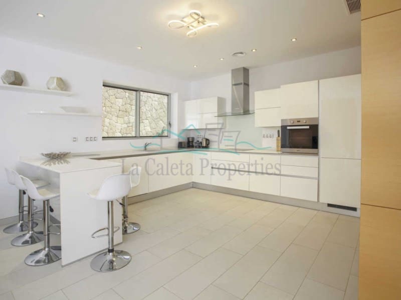 Chalet de 4 habitaciones en Costa Adeje en venta con piscina garaje - 3.600.000 € (Ref: 6829220)