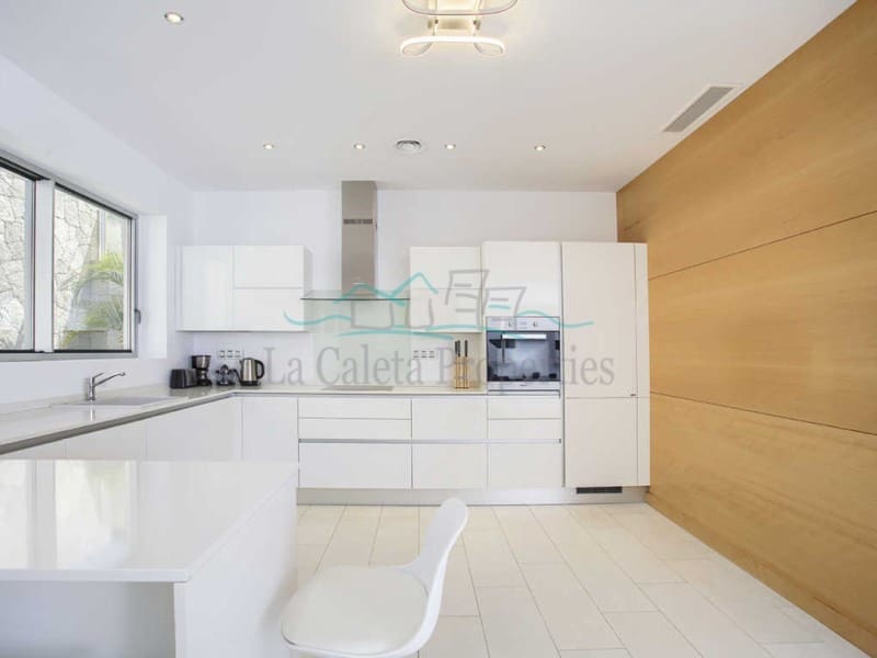 Chalet de 4 habitaciones en Costa Adeje en venta con piscina garaje - 3.600.000 € (Ref: 6829220)
