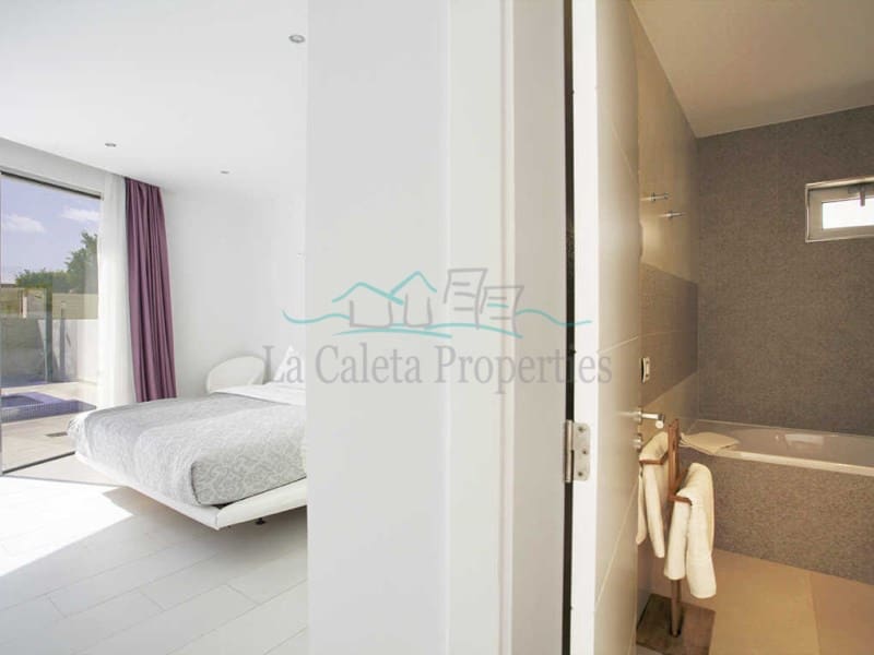 Chalet de 4 habitaciones en Costa Adeje en venta con piscina garaje - 3.600.000 € (Ref: 6829220)