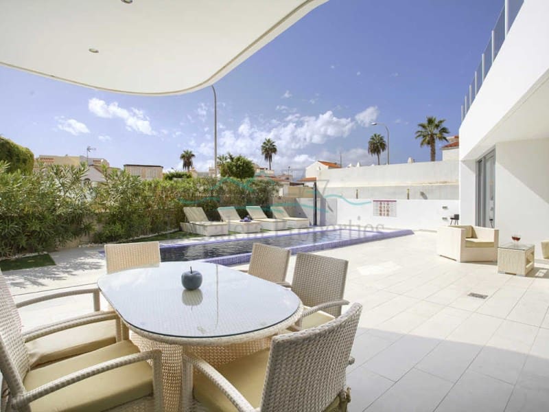 Chalet de 4 habitaciones en Costa Adeje en venta con piscina garaje - 3.600.000 € (Ref: 6829220)