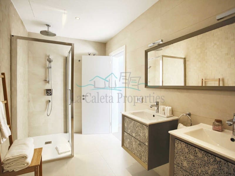 Chalet de 4 habitaciones en Costa Adeje en venta con piscina garaje - 3.600.000 € (Ref: 6829220)