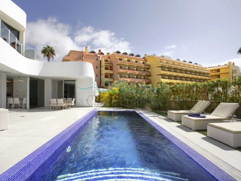 Chalet de 4 habitaciones en Costa Adeje en venta con piscina garaje - 3.600.000 € (Ref: 6829220)