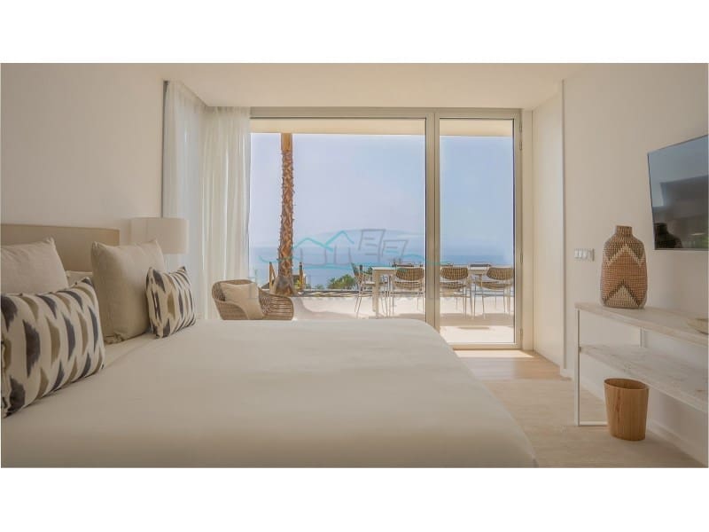 Villa til salg i Playa San Juan med swimmingpool - € 2.035.000 (Ref: 6896065)