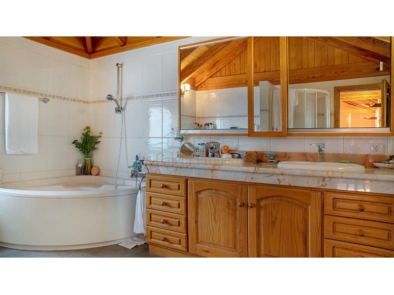 3 soveværelse Finca/Landehus til salg i Arona med garage - € 2.800.000 (Ref: 7123465)