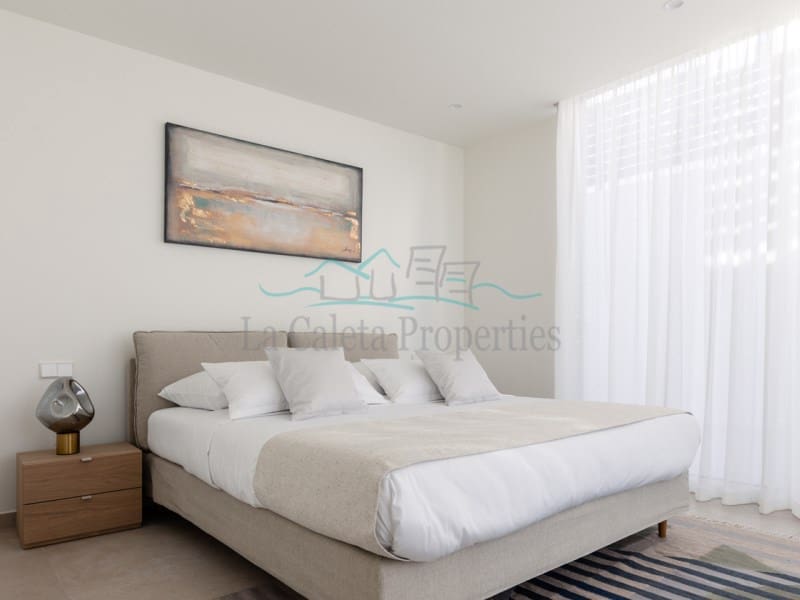 Villa til salgs i Costa Adeje med svømmebasseng garasje - € 1 913 000 (Ref: 7384483)