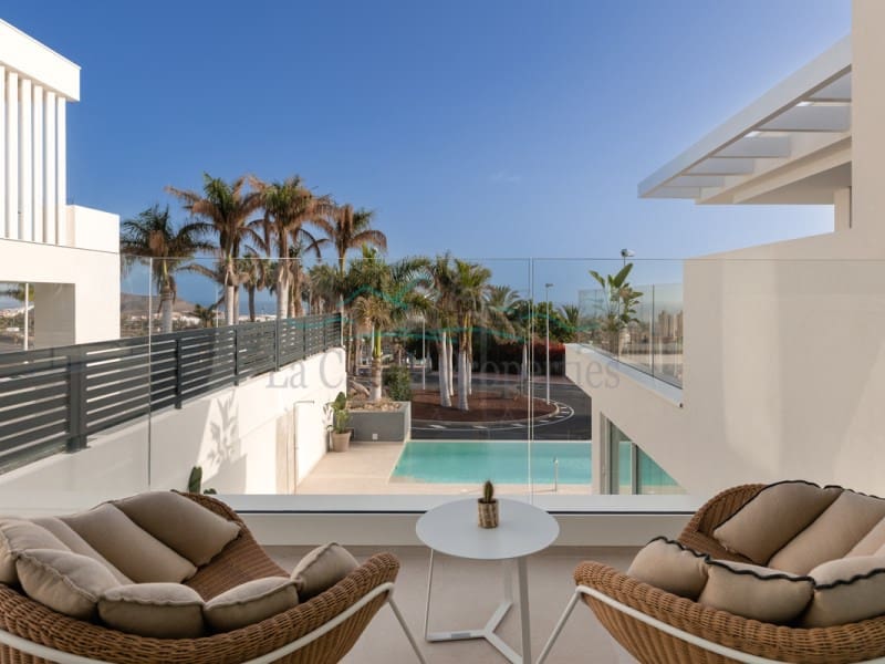 Villa til salgs i Costa Adeje med svømmebasseng garasje - € 1 913 000 (Ref: 7384483)