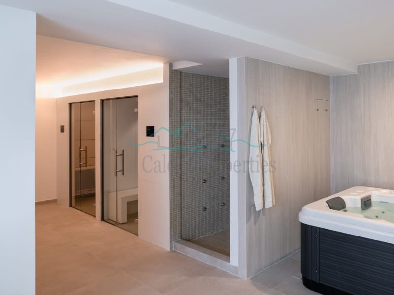 Villa til salgs i Costa Adeje med svømmebasseng garasje - € 1 913 000 (Ref: 7384483)