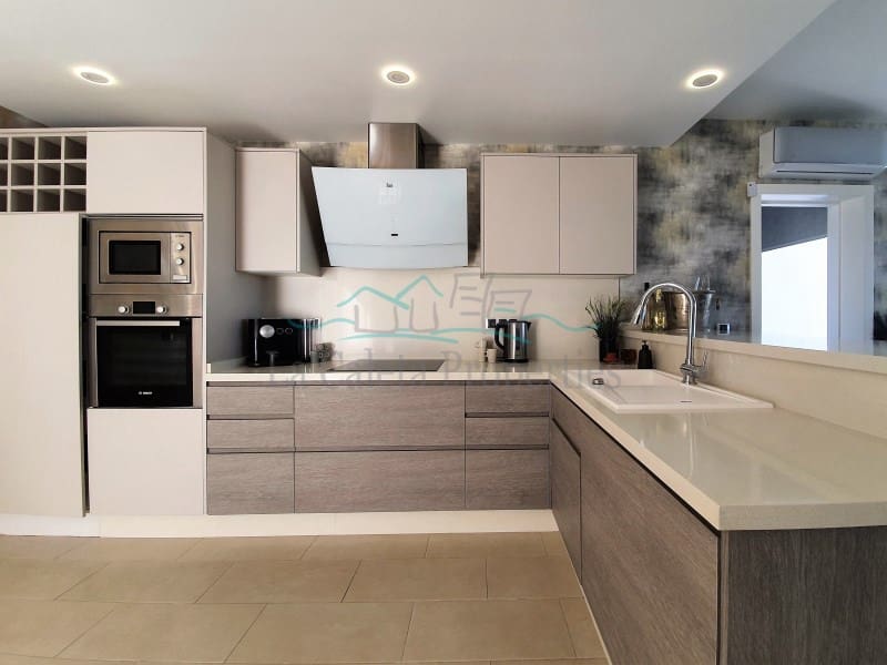 3 soveværelse Byhus til salg i Costa Adeje med swimmingpool garage - € 1.600.000 (Ref: 7412954)