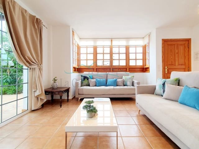 Villa til leie i La Caleta Adeje, Adeje med garasje - € 10 000 (Ref: 7741514)