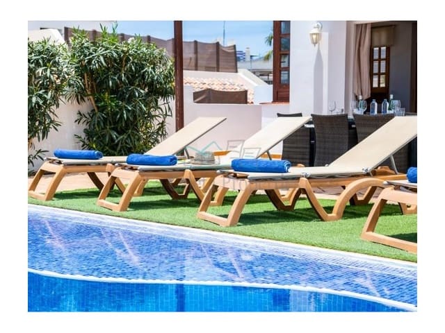 Villa til leie i La Caleta Adeje, Adeje med garasje - € 10 000 (Ref: 7741514)