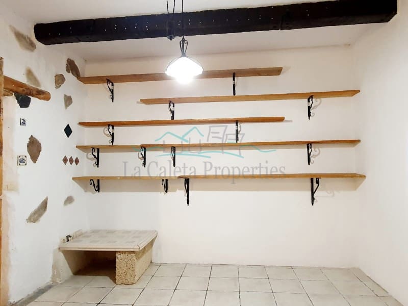 4 bedroom Villa for sale in Costa Adeje with pool garage - € 1,200,000 (Ref: 7777249)