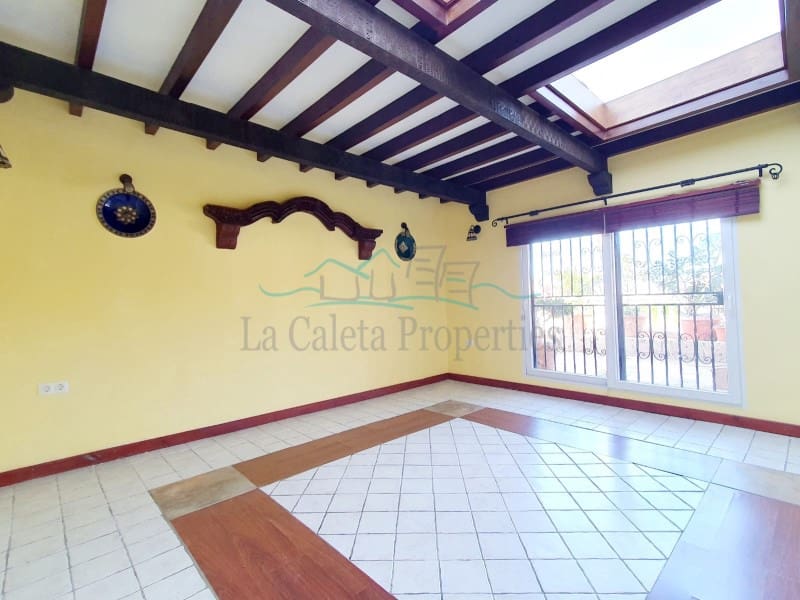 4 bedroom Villa for sale in Costa Adeje with pool garage - € 1,200,000 (Ref: 7777249)