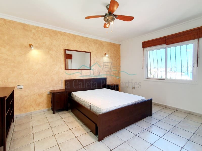 4 bedroom Villa for sale in Costa Adeje with pool garage - € 1,200,000 (Ref: 7777249)