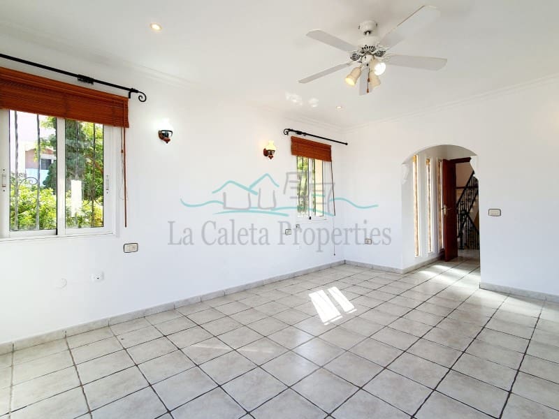 4 bedroom Villa for sale in Costa Adeje with pool garage - € 1,200,000 (Ref: 7777249)