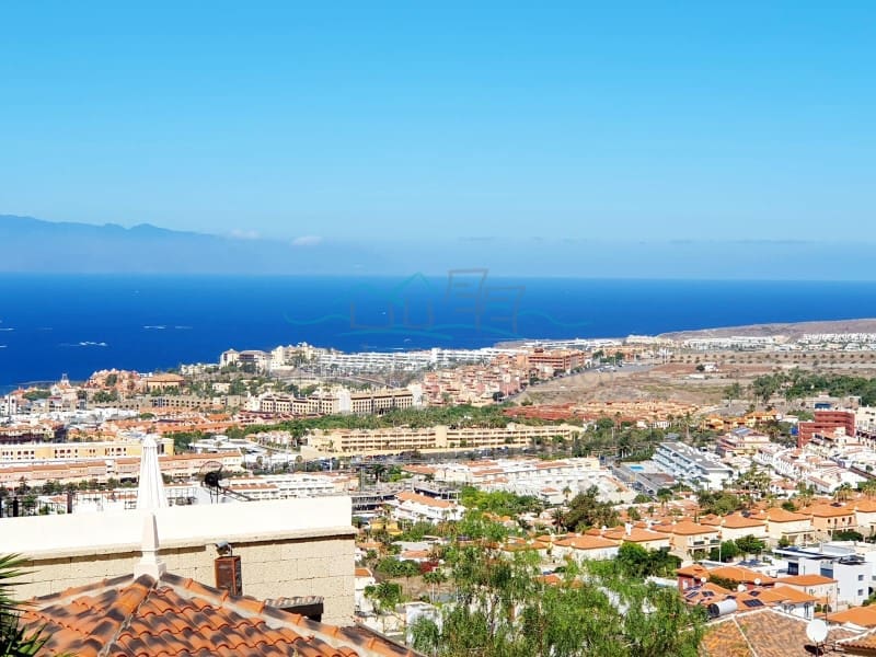 4 bedroom Villa for sale in Costa Adeje with pool garage - € 1,200,000 (Ref: 7777249)