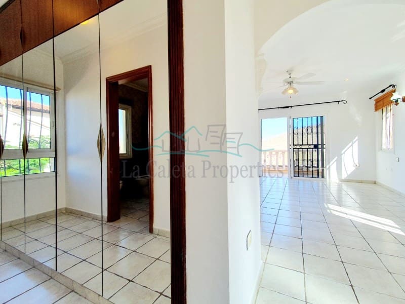 4 bedroom Villa for sale in Costa Adeje with pool garage - € 1,200,000 (Ref: 7777249)