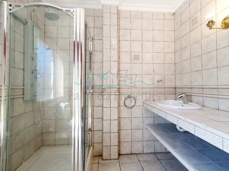 4 bedroom Villa for sale in Costa Adeje with pool garage - € 1,200,000 (Ref: 7777249)