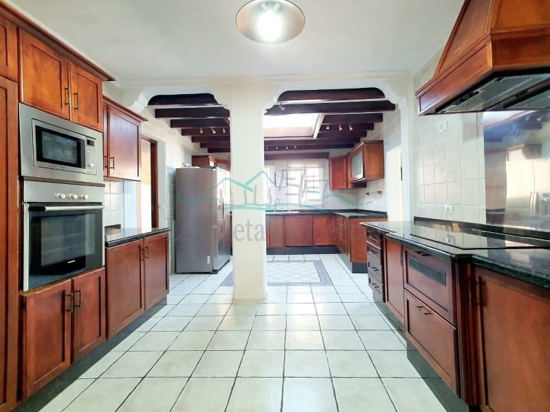 4 bedroom Villa for sale in Costa Adeje with pool garage - € 1,200,000 (Ref: 7777249)