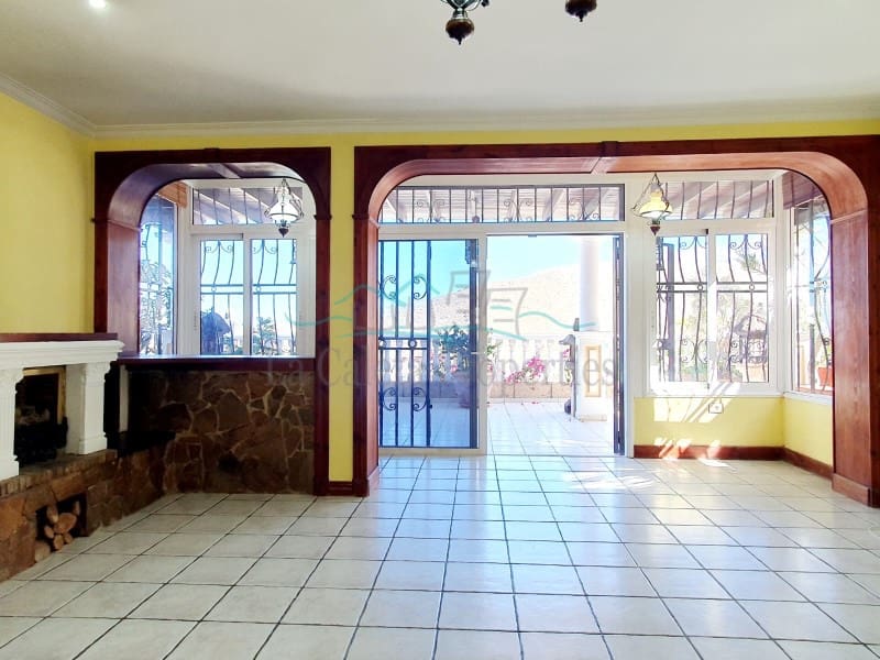 4 bedroom Villa for sale in Costa Adeje with pool garage - € 1,200,000 (Ref: 7777249)