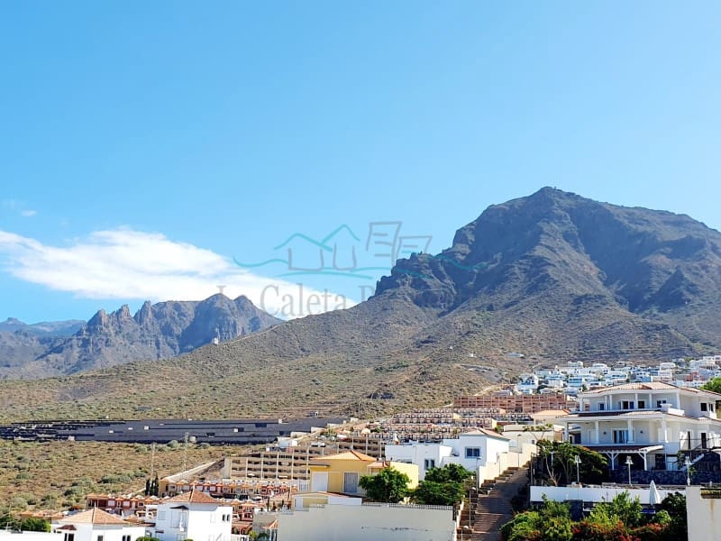 4 bedroom Villa for sale in Costa Adeje with pool garage - € 1,200,000 (Ref: 7777249)