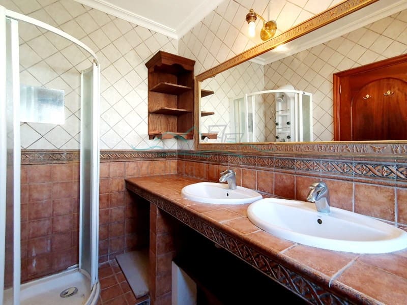 4 bedroom Villa for sale in Costa Adeje with pool garage - € 1,200,000 (Ref: 7777249)