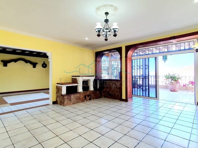 4 bedroom Villa for sale in Torviscas Centro y Alto, Adeje with pool garage - € 1,200,000 (Ref: 7777249)