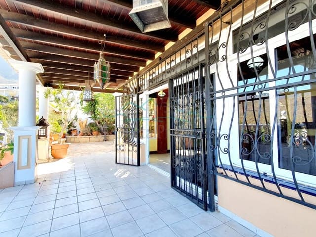 4 bedroom Villa for sale in Torviscas Centro y Alto, Adeje with pool garage - € 1,200,000 (Ref: 7777249)