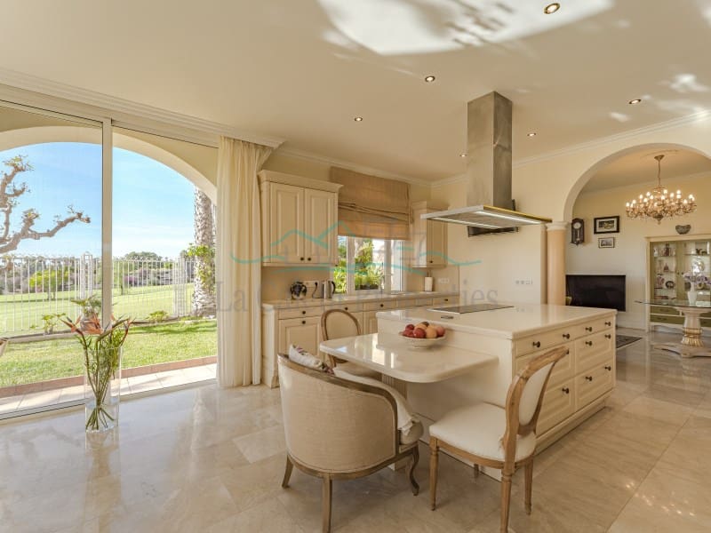 5 soveværelse Villa til salg i Costa Adeje med swimmingpool garage - € 4.990.000 (Ref: 8005696)