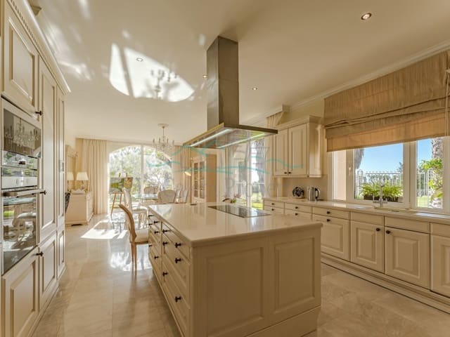 5 soveværelse Villa til salg i La Caleta Adeje, Adeje med swimmingpool garage - € 4.990.000 (Ref: 8005696)