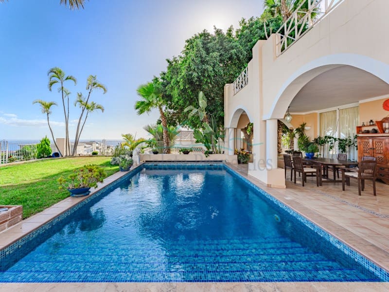 5 soveværelse Villa til salg i Costa Adeje med swimmingpool garage - € 4.990.000 (Ref: 8005696)