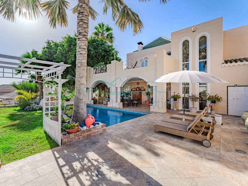 5 soveværelse Villa til salg i Costa Adeje med swimmingpool garage - € 4.990.000 (Ref: 8005696)