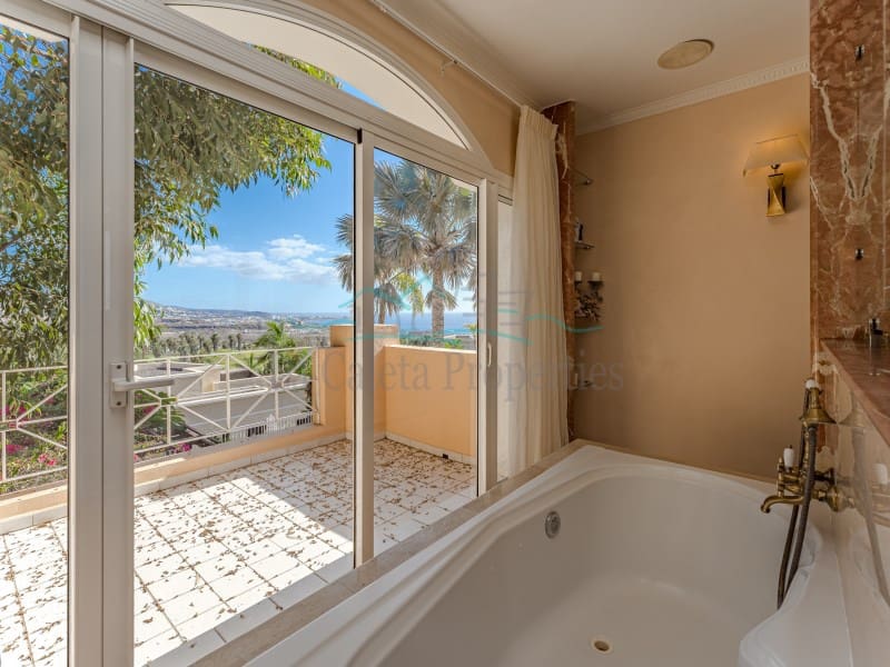 5 soveværelse Villa til salg i Costa Adeje med swimmingpool garage - € 4.990.000 (Ref: 8005696)