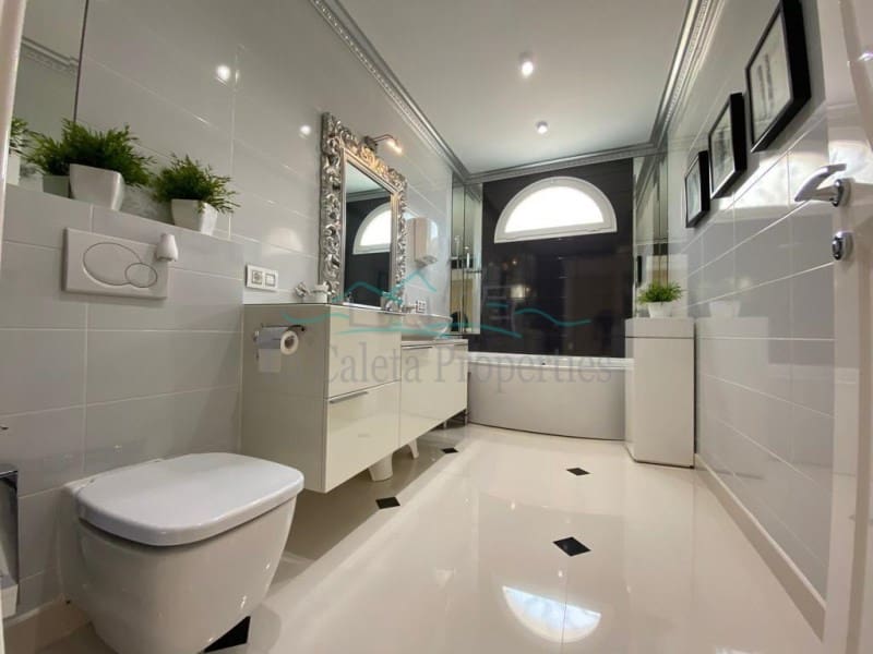 6 chambre Villa/Maison à vendre à Costa Adeje avec piscine garage - 4 500 000 € (Ref: 8010601)