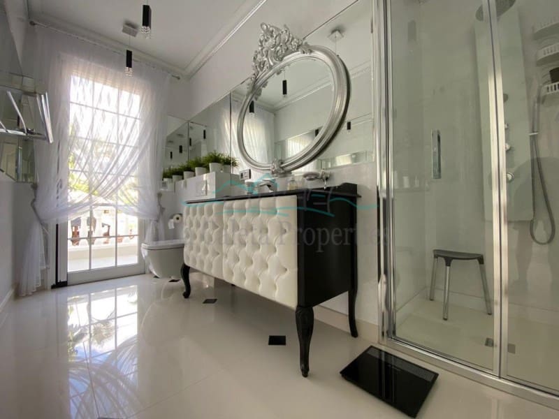 6 chambre Villa/Maison à vendre à Costa Adeje avec piscine garage - 4 500 000 € (Ref: 8010601)