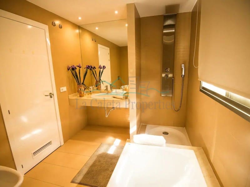 3 sypialnia Dom na sprzedaż w Costa Adeje z garażem - 1 690 000 € (Ref: 8462267)