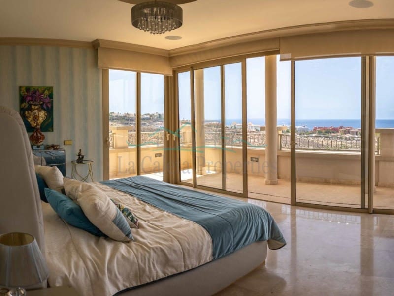 6 slaapkamer Villa te koop in Costa Adeje met garage - € 5.950.000 (Ref: 8584491)