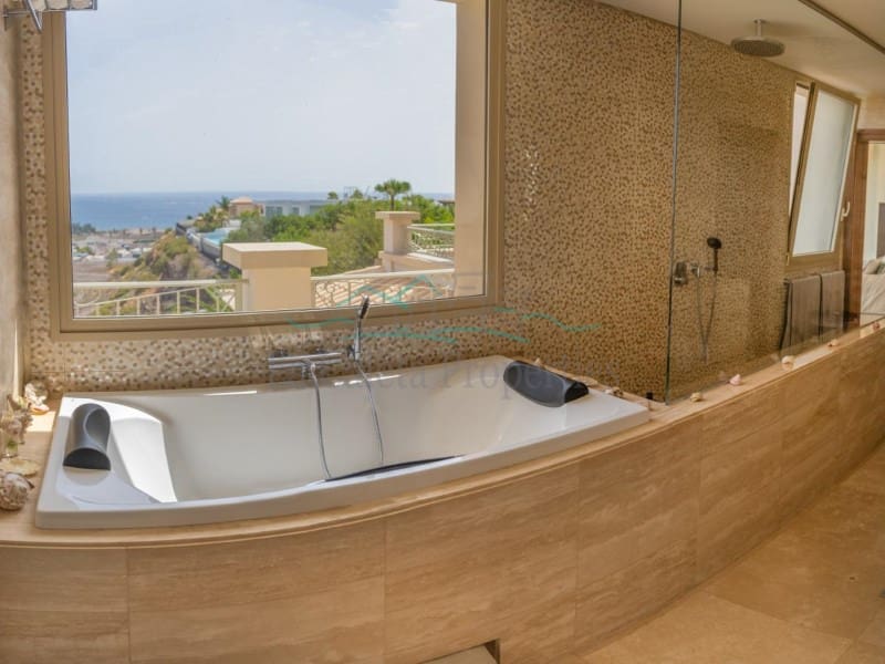 6 slaapkamer Villa te koop in Costa Adeje met garage - € 5.950.000 (Ref: 8584491)