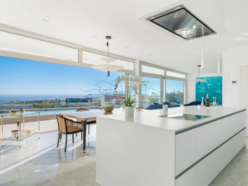 5 slaapkamer Villa te koop in Costa Adeje met garage - € 6.500.000 (Ref: 8597289)