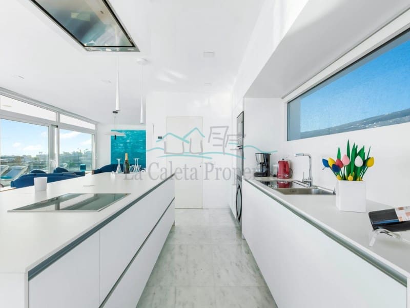 5 slaapkamer Villa te koop in Costa Adeje met garage - € 6.500.000 (Ref: 8597289)