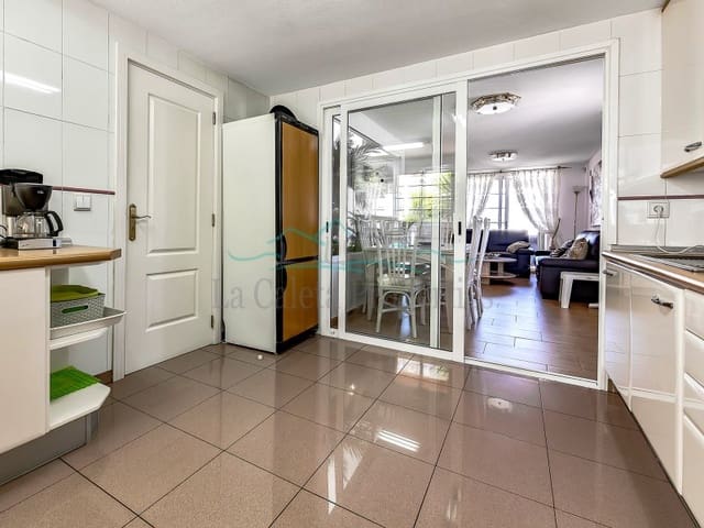 3 slaapkamer Appartement te koop in Costa Adeje, Adeje met garage - € 920.000 (Ref: 8616225)