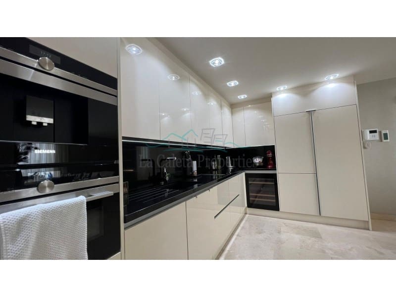 2 makuuhuone Huoneisto myytävänä paikassa Costa Adeje mukana 
autotalli - 949 000 € (Ref: 8654952)