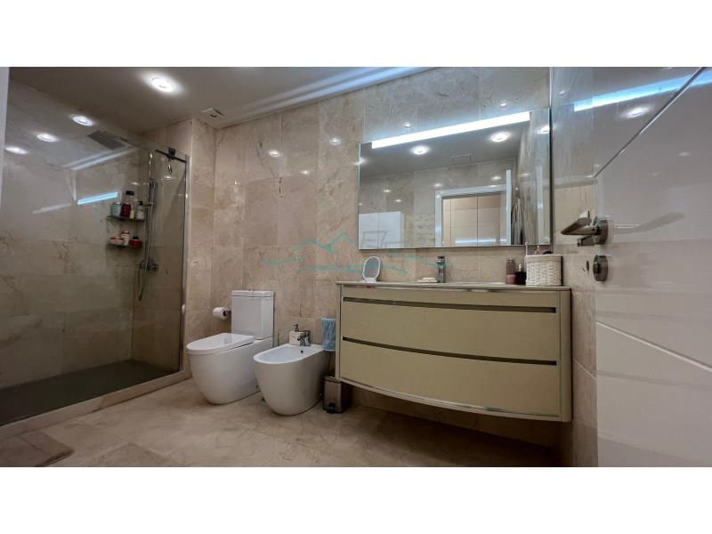 2 makuuhuone Huoneisto myytävänä paikassa Costa Adeje mukana 
autotalli - 949 000 € (Ref: 8654952)