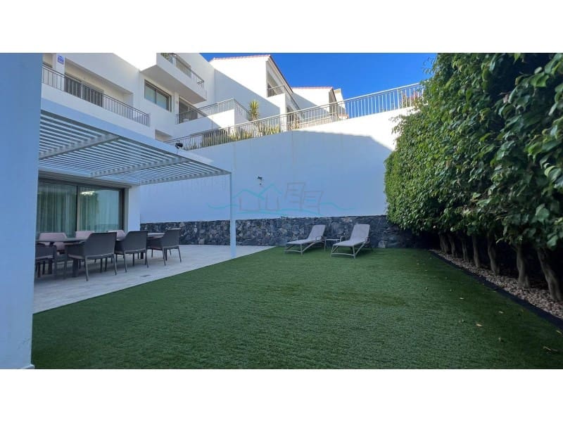 2 makuuhuone Huoneisto myytävänä paikassa Costa Adeje mukana 
autotalli - 949 000 € (Ref: 8654952)