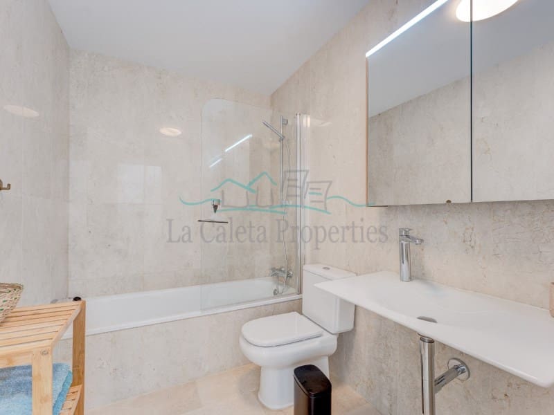 2 slaapkamer Appartement te koop in Costa Adeje met garage - € 715.000 (Ref: 8657084)